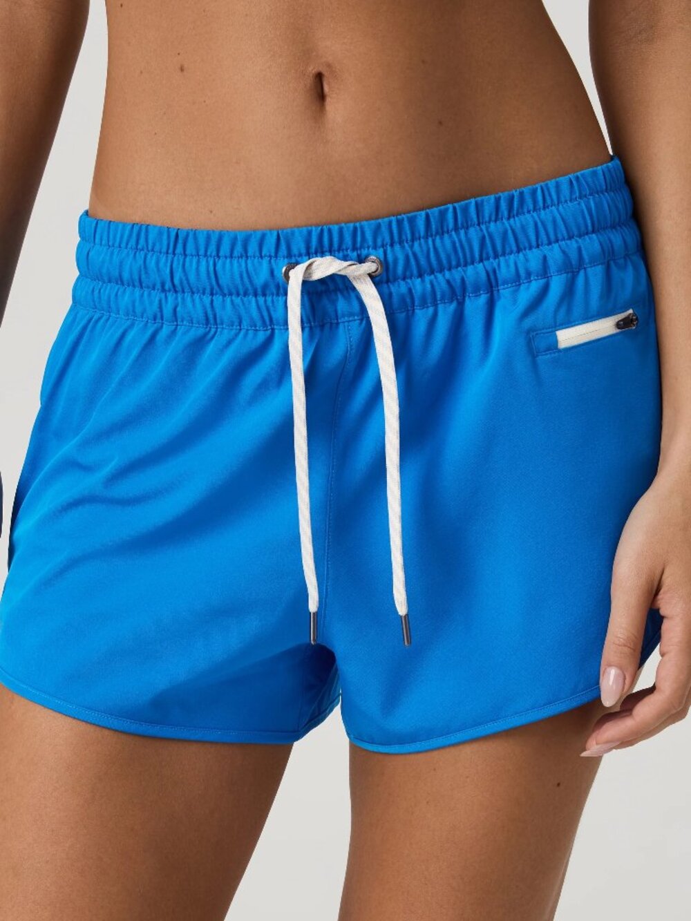 NWOT Vuori Clementine 2.0 Short - 2.5" - Size MEDIUM - Regatta Blue